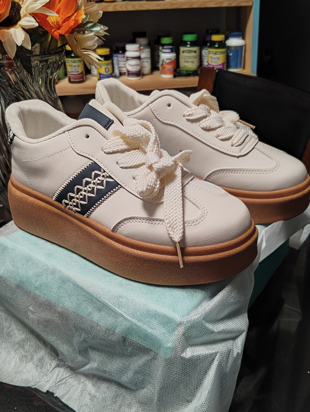 **WHITE & TAN PLATFORM SNEAKERS FOR WOMEN** ππ²π²π²π²π²π² - Picture 4 of 9